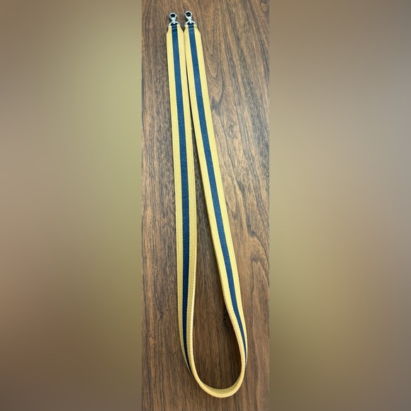 Stylish Navy and Tan Bag/Camera/Cell Phone Strap. Eligible 3/$25 - Picture 2 of 6